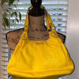 ‼️SOLD‼️Coach bag yellow three compartments zero